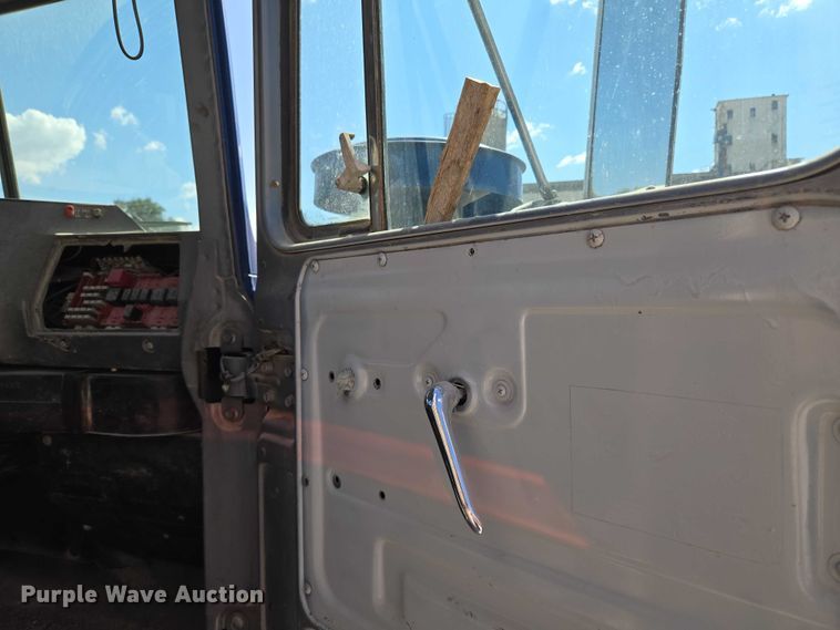 image for item EU3784 1999 Mack RD690S ready mix truck