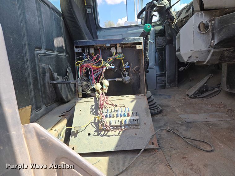 image for item EU3784 1999 Mack RD690S ready mix truck