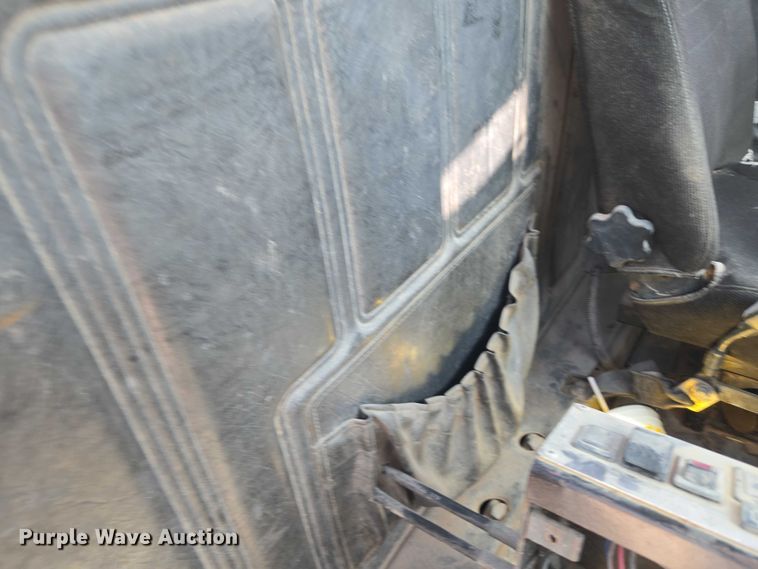 image for item EU3784 1999 Mack RD690S ready mix truck