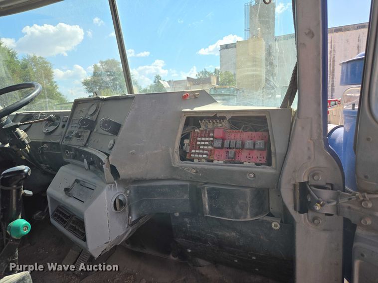 image for item EU3784 1999 Mack RD690S ready mix truck