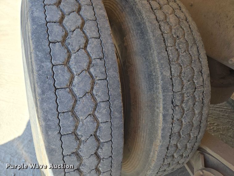 image for item EU3784 1999 Mack RD690S ready mix truck