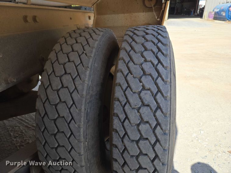 image for item EU3784 1999 Mack RD690S ready mix truck