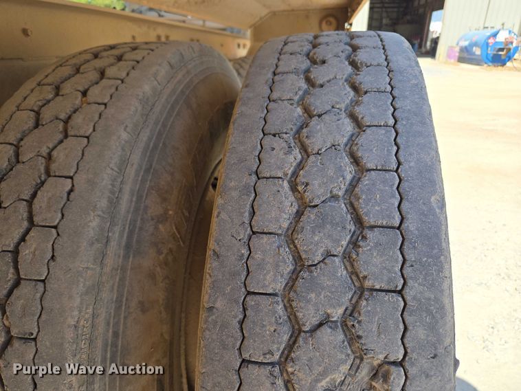 image for item EU3784 1999 Mack RD690S ready mix truck