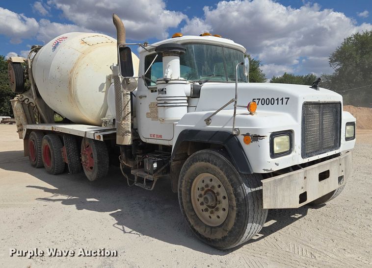 image for item EU3785 2000 Mack RD690S ready mix truck