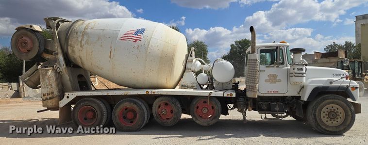 image for item EU3785 2000 Mack RD690S ready mix truck