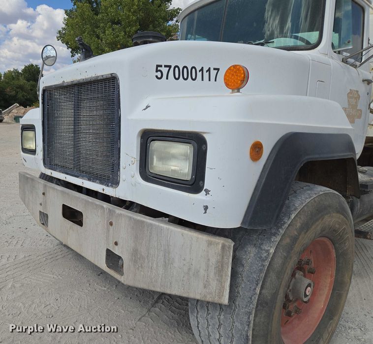 image for item EU3785 2000 Mack RD690S ready mix truck