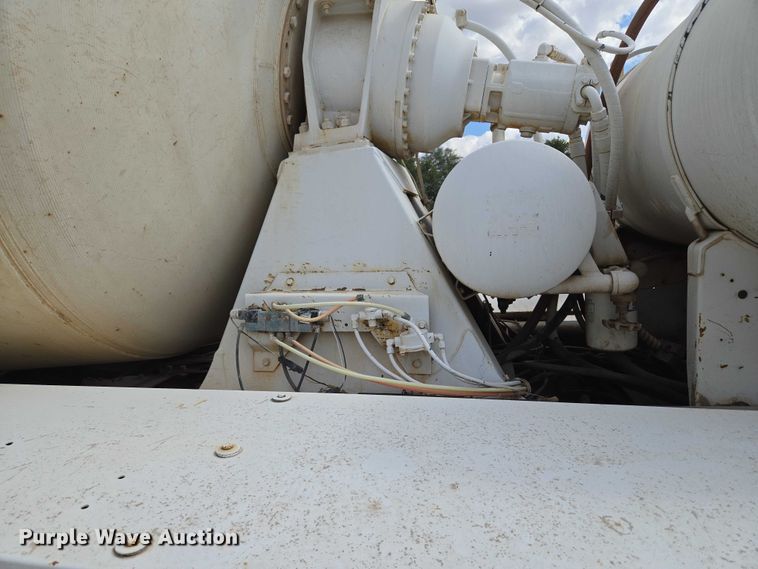 image for item EU3785 2000 Mack RD690S ready mix truck