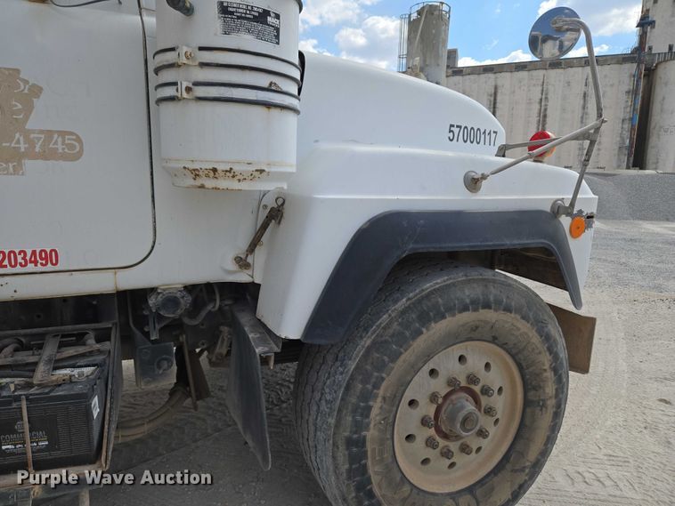 image for item EU3785 2000 Mack RD690S ready mix truck