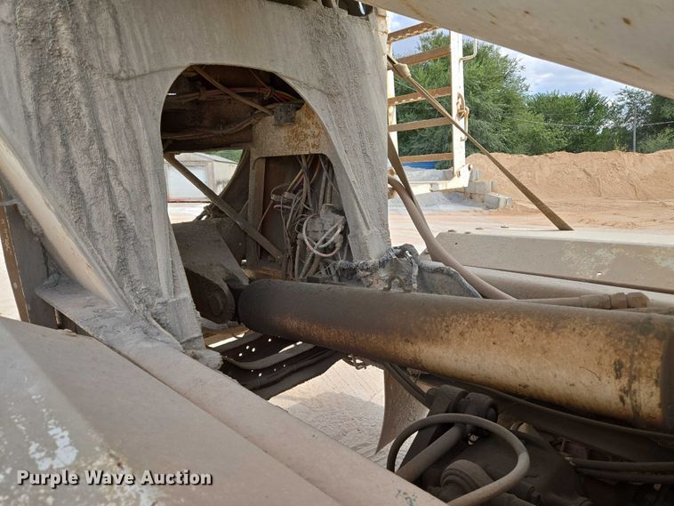 image for item EU3785 2000 Mack RD690S ready mix truck