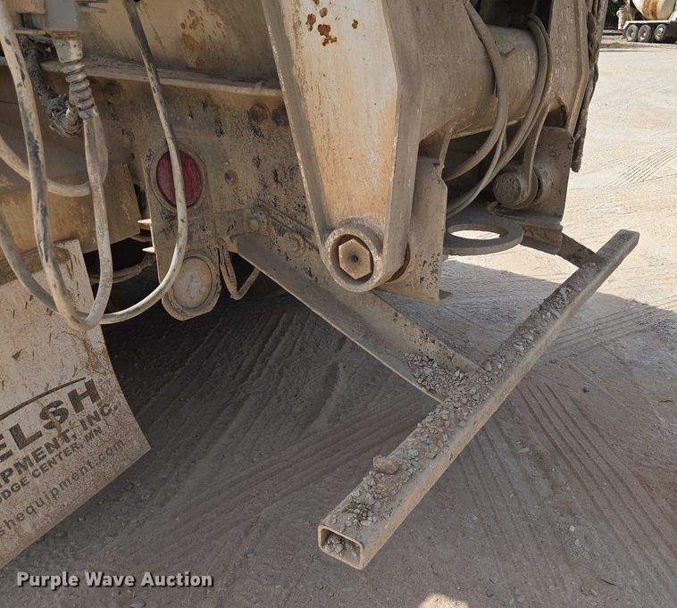 image for item EU3785 2000 Mack RD690S ready mix truck