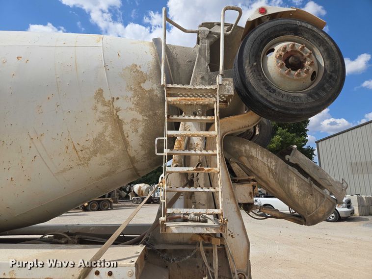 image for item EU3785 2000 Mack RD690S ready mix truck