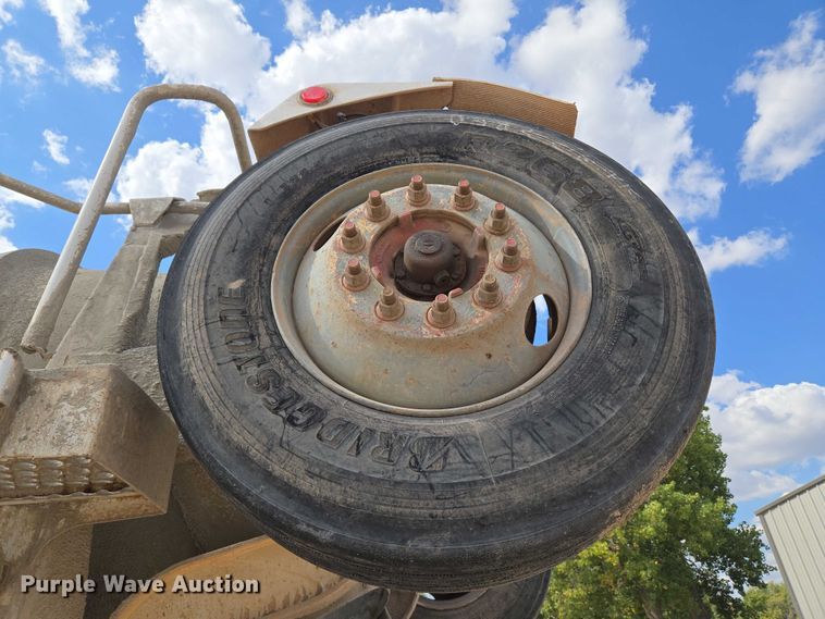 image for item EU3785 2000 Mack RD690S ready mix truck