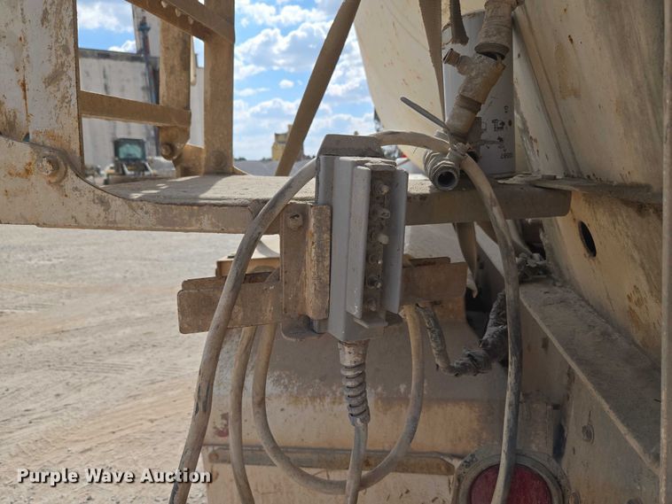 image for item EU3785 2000 Mack RD690S ready mix truck