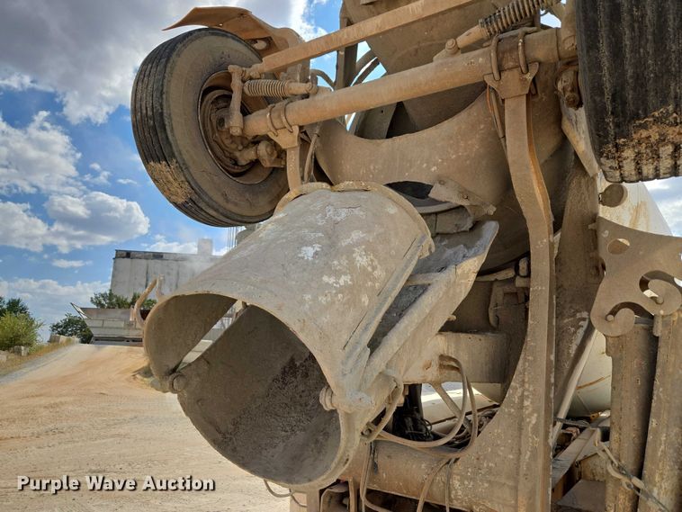 image for item EU3785 2000 Mack RD690S ready mix truck
