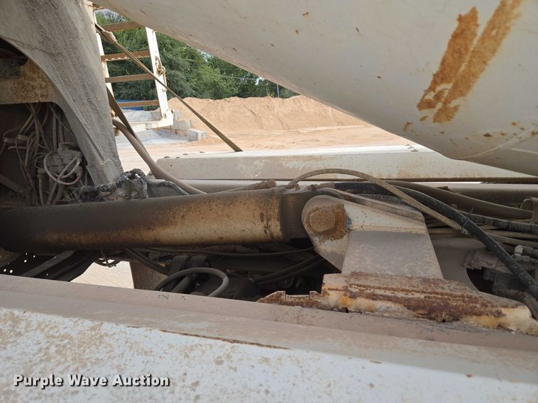 image for item EU3785 2000 Mack RD690S ready mix truck