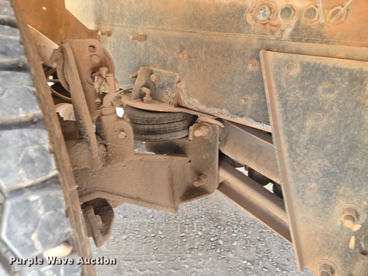 image for item EU3785 2000 Mack RD690S ready mix truck