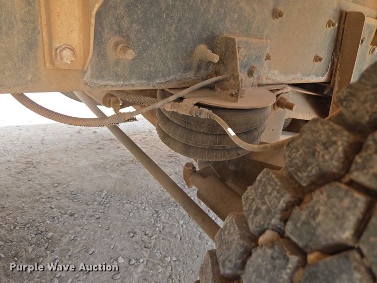 image for item EU3785 2000 Mack RD690S ready mix truck