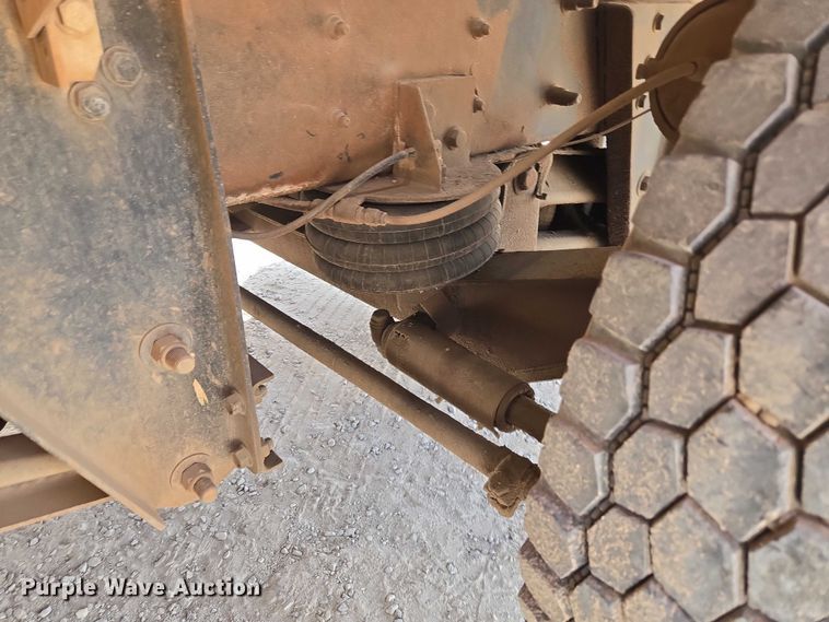 image for item EU3785 2000 Mack RD690S ready mix truck