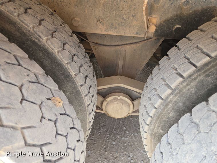 image for item EU3785 2000 Mack RD690S ready mix truck