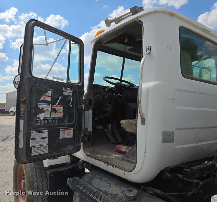 image for item EU3785 2000 Mack RD690S ready mix truck