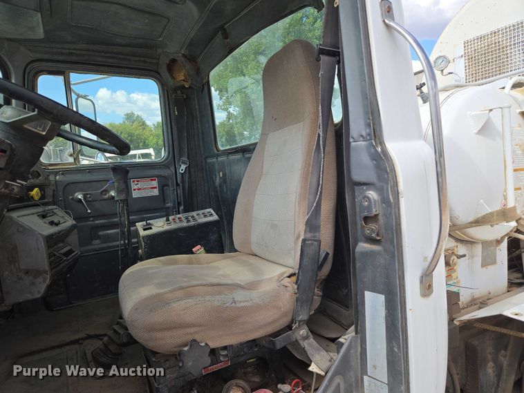 image for item EU3785 2000 Mack RD690S ready mix truck