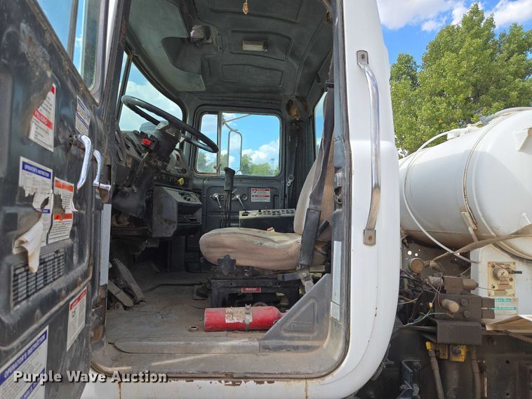 image for item EU3785 2000 Mack RD690S ready mix truck