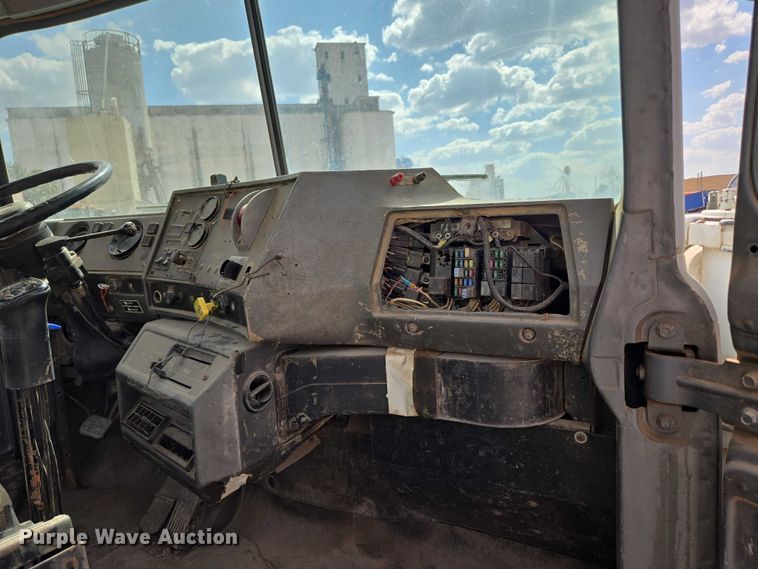 image for item EU3785 2000 Mack RD690S ready mix truck