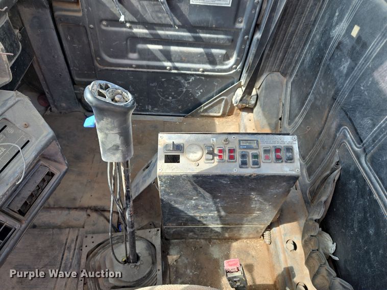 image for item EU3785 2000 Mack RD690S ready mix truck