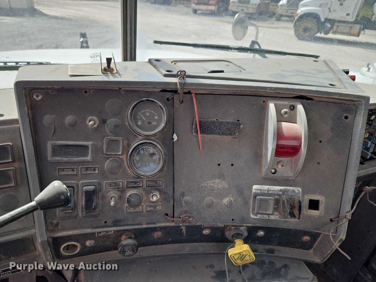 image for item EU3785 2000 Mack RD690S ready mix truck