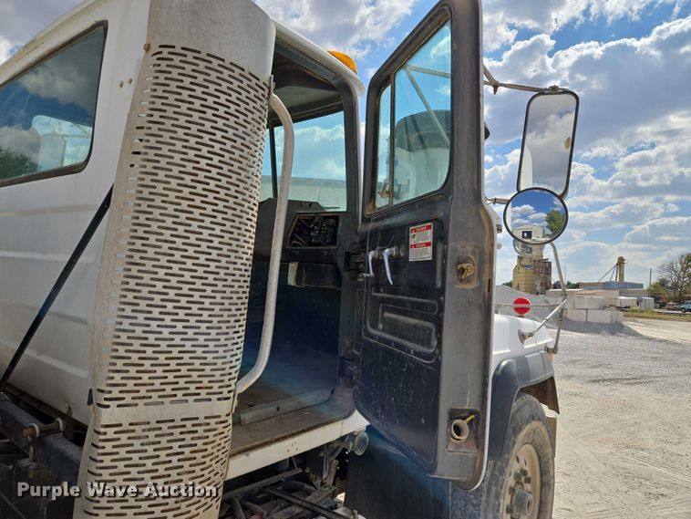 image for item EU3785 2000 Mack RD690S ready mix truck