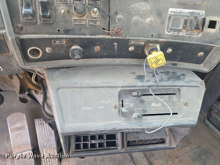 image for item EU3785 2000 Mack RD690S ready mix truck