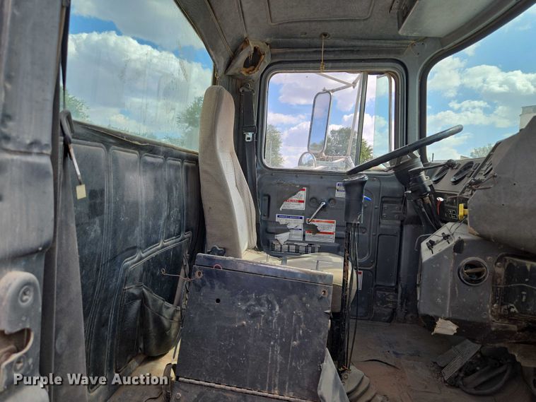 image for item EU3785 2000 Mack RD690S ready mix truck