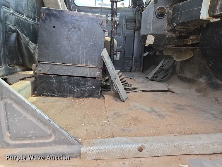 image for item EU3785 2000 Mack RD690S ready mix truck