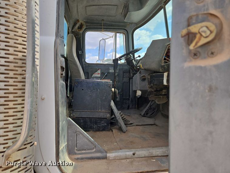 image for item EU3785 2000 Mack RD690S ready mix truck