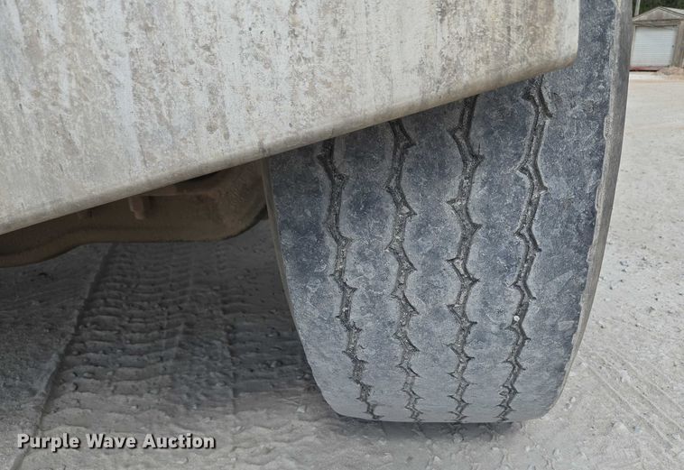 image for item EU3785 2000 Mack RD690S ready mix truck