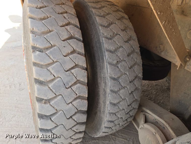 image for item EU3785 2000 Mack RD690S ready mix truck