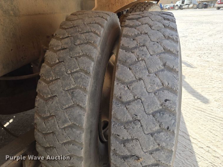 image for item EU3785 2000 Mack RD690S ready mix truck