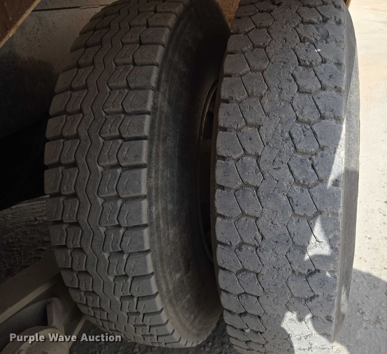 image for item EU3785 2000 Mack RD690S ready mix truck