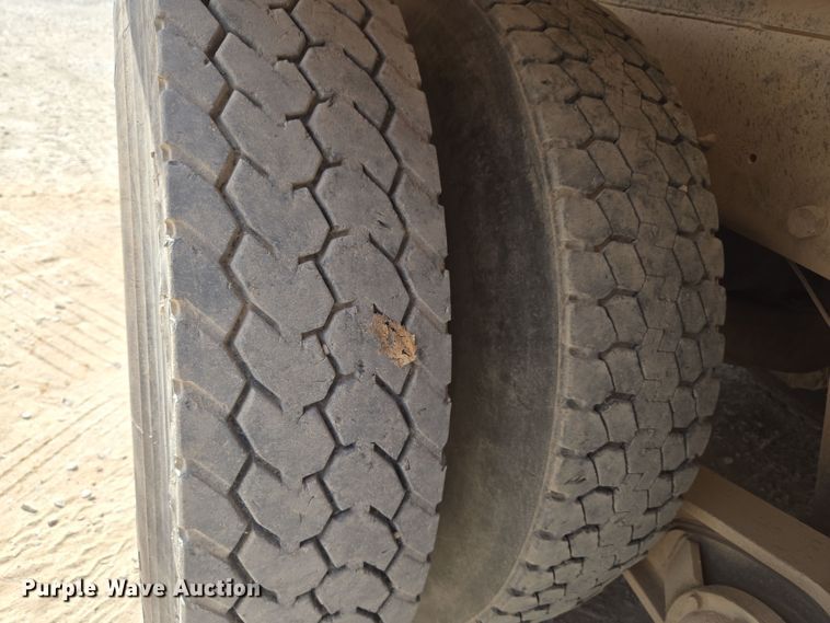 image for item EU3785 2000 Mack RD690S ready mix truck