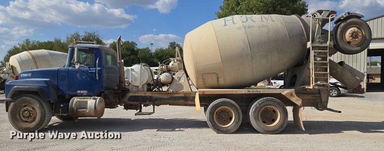 image for item EU3786 1999 Mack RD690S ready mix truck