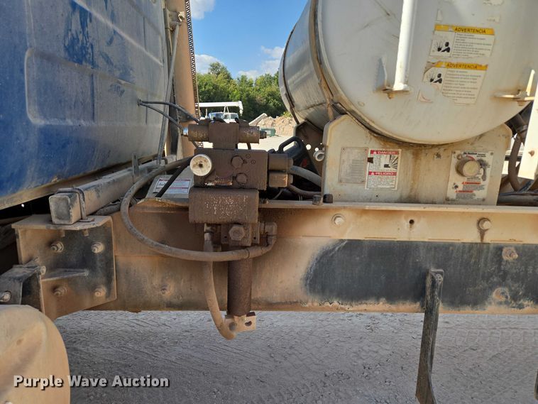 image for item EU3786 1999 Mack RD690S ready mix truck