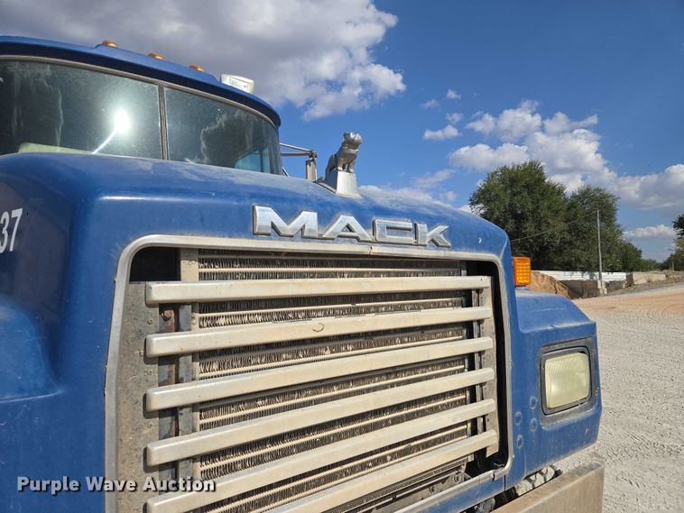 image for item EU3786 1999 Mack RD690S ready mix truck