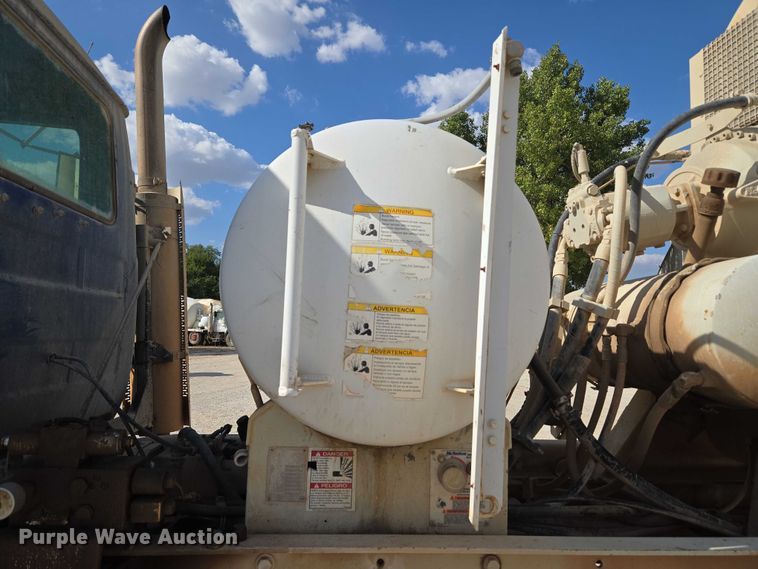 image for item EU3786 1999 Mack RD690S ready mix truck