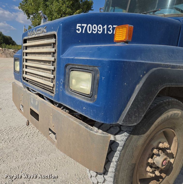 image for item EU3786 1999 Mack RD690S ready mix truck