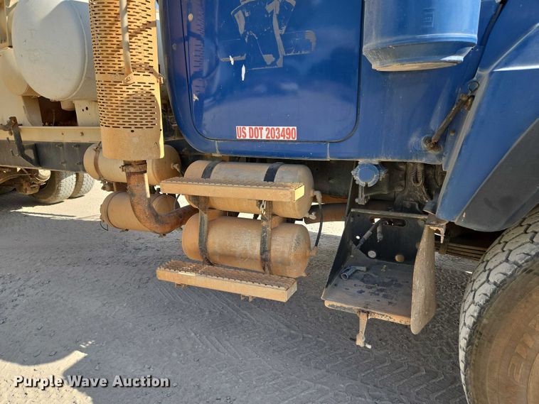 image for item EU3786 1999 Mack RD690S ready mix truck