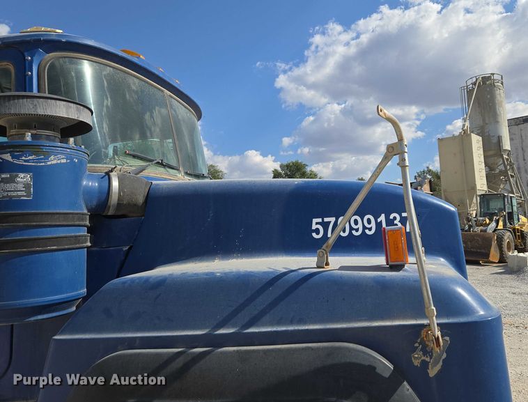 image for item EU3786 1999 Mack RD690S ready mix truck