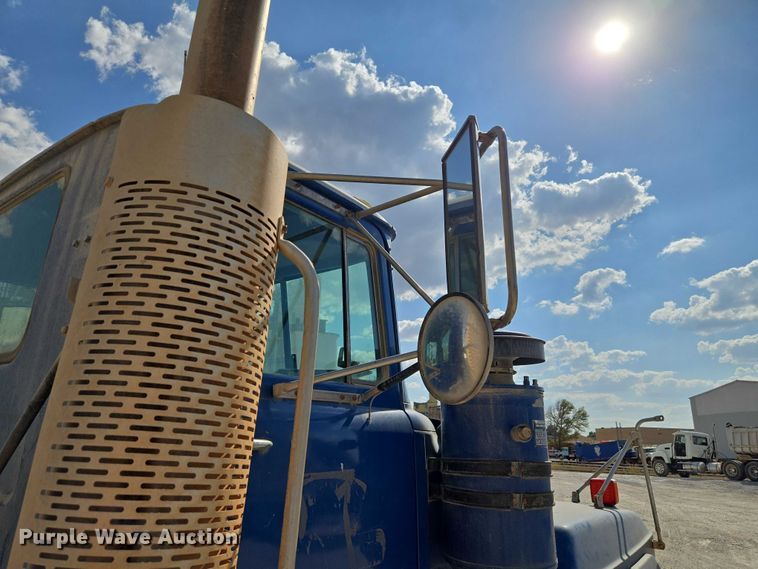 image for item EU3786 1999 Mack RD690S ready mix truck