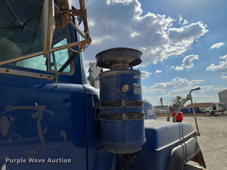 image for item EU3786 1999 Mack RD690S ready mix truck