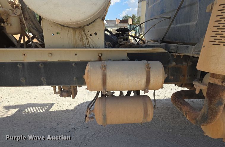 image for item EU3786 1999 Mack RD690S ready mix truck