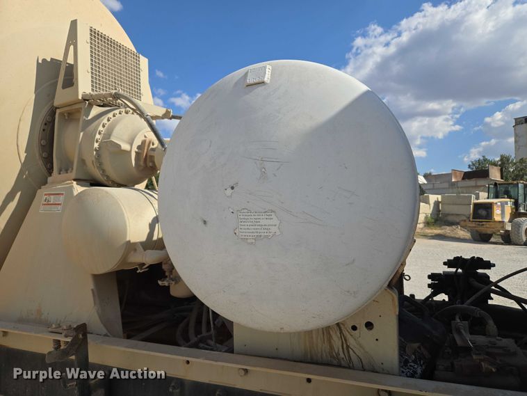 image for item EU3786 1999 Mack RD690S ready mix truck